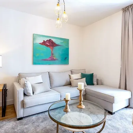 Genteel Francos Apartment *